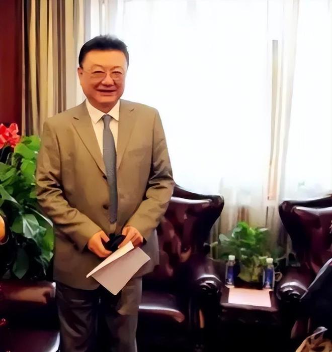 曝光脸色发黑引发担忧金龟子美容很享受麻将胡了试玩61岁王宁日本换血手术(图6)